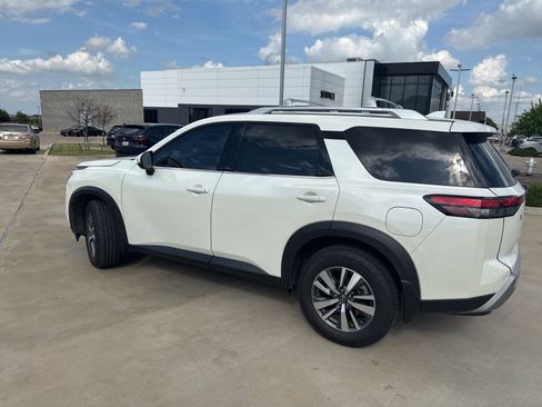 Used 2024 Nissan Pathfinder SL image 13