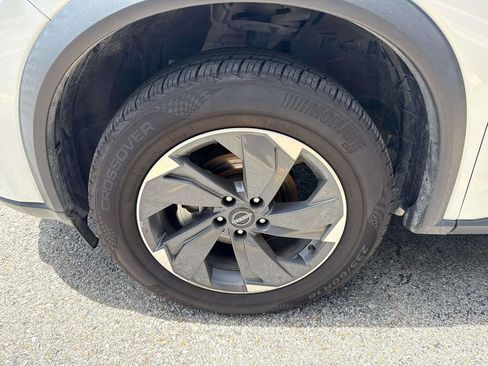 Used 2024 Nissan Rogue SV FWD image 4