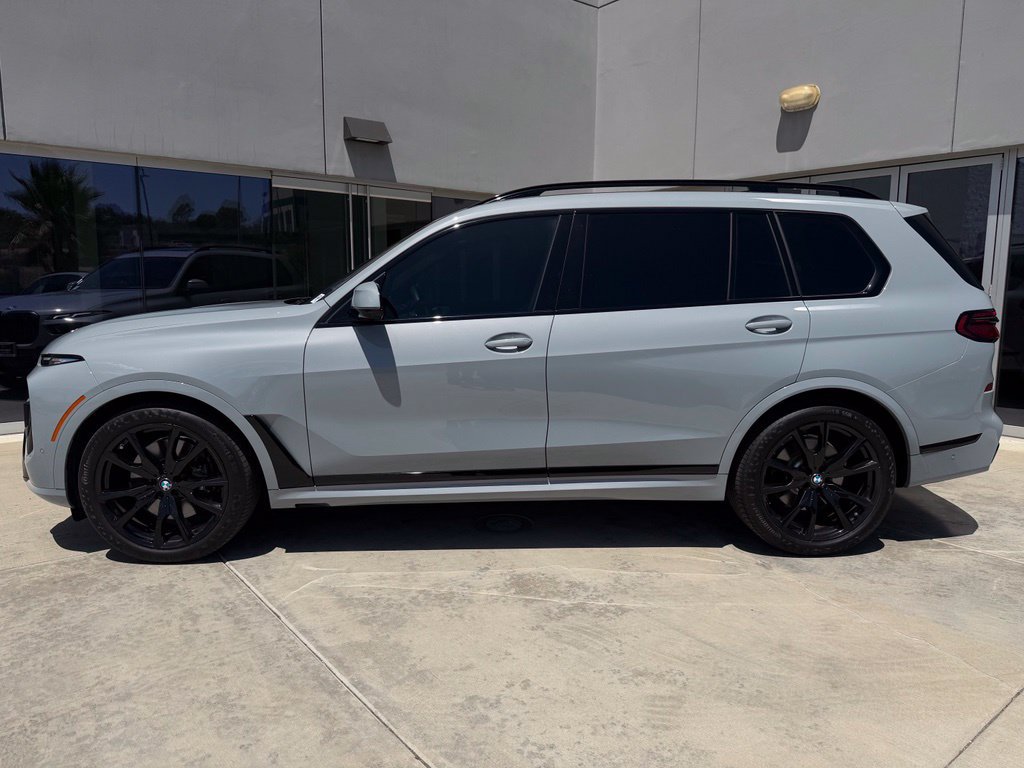 Used 2025 BMW X7 xDrive40i w/ M Sport Package AWD/4WD image 6