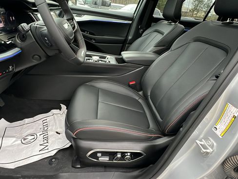 Used 2024 Jeep Wagoneer Launch Edition image 16