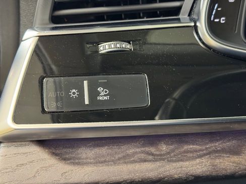 Used 2019 Audi Q8 Prestige w/ Luxury Package image 35