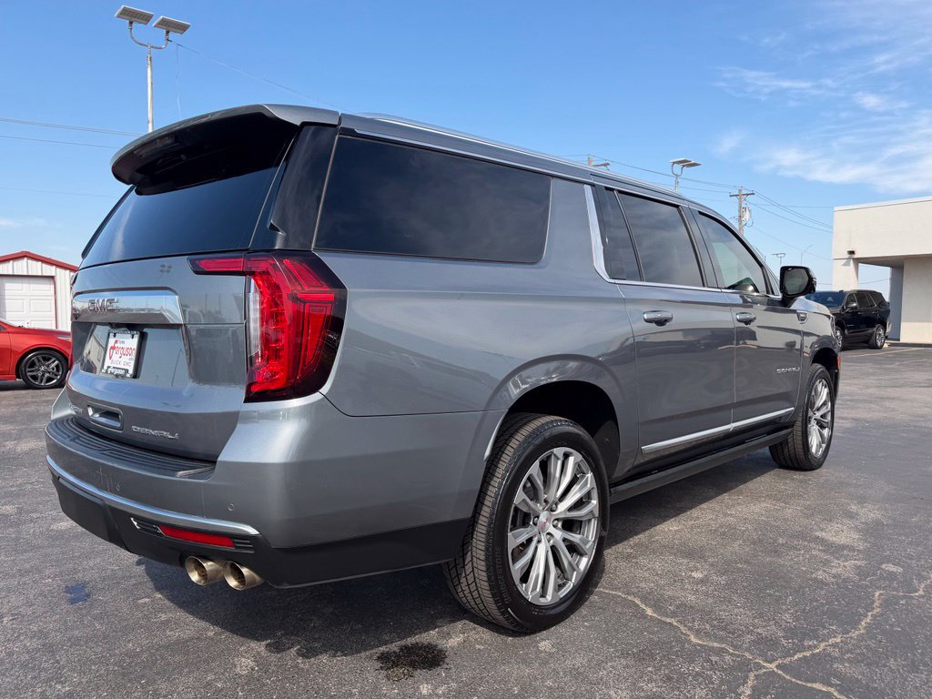 Used 2021 GMC Yukon XL Denali w/ Denali Premium Package AWD/4WD image 3
