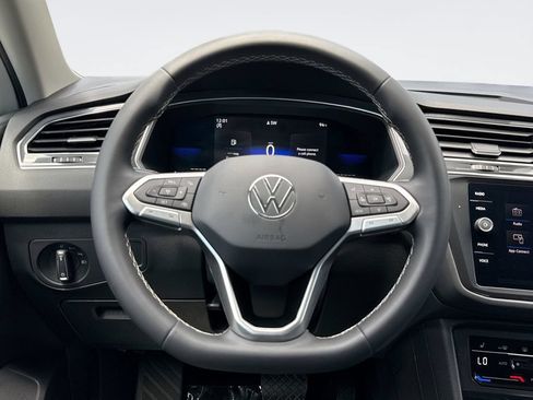 Used 2023 Volkswagen Tiguan SE FWD image 11