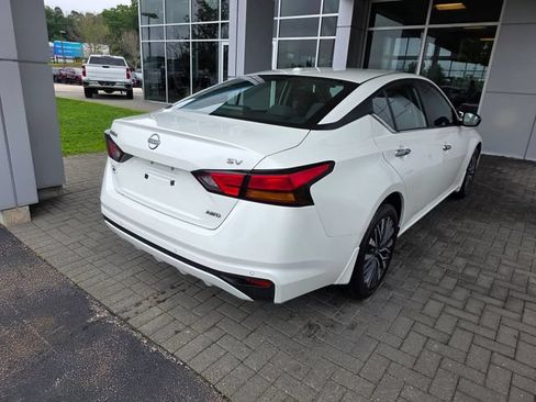Used 2024 Nissan Altima 2.5 SV AWD/4WD image 4