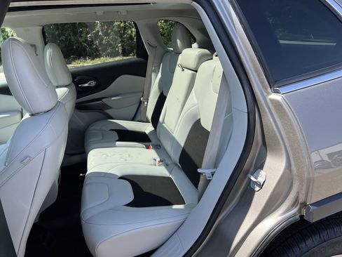 Used 2021 Jeep Cherokee Latitude Plus w/ Sun & Sound Group image 24