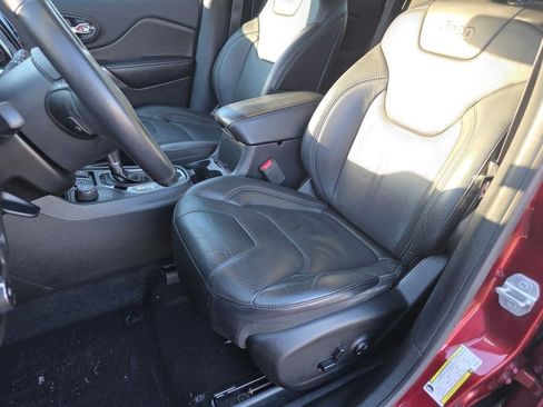 Used 2019 Jeep Cherokee Limited image 16