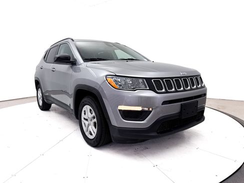 Used 2019 Jeep Compass Sport w/ Tech Group FWD image 10