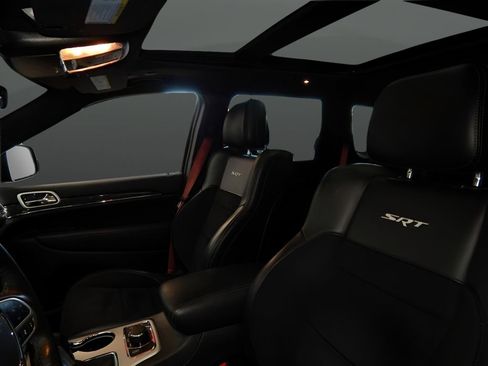 Used 2021 Jeep Grand Cherokee SRT image 32