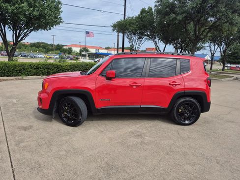 Used 2019 Jeep Renegade Latitude FWD image 2