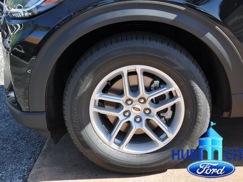 New 2026 Ford Explorer Active RWD image 9