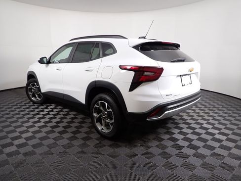 New 2026 Chevrolet Trax LT w/ LT Convenience Package image 8