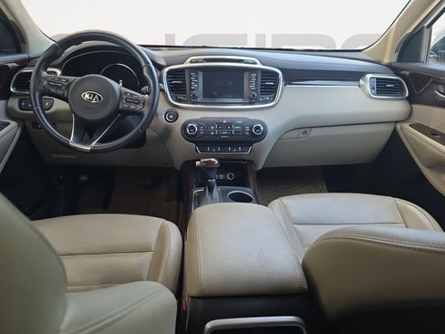 Used 2017 Kia Sorento EX w/ EX Premium Package FWD image 2