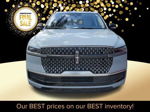 New 2025 Lincoln Navigator Reserve image 3