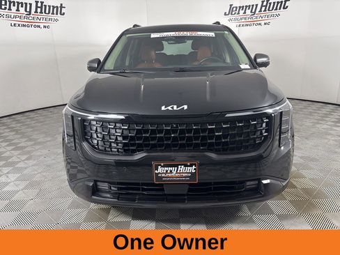 Used 2025 Kia Carnival SX Prestige image 3