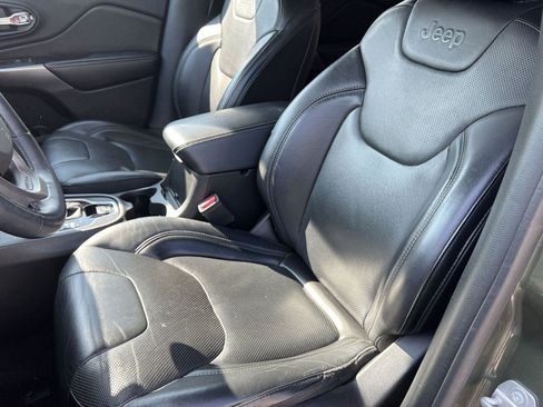 Used 2019 Jeep Cherokee Limited image 19