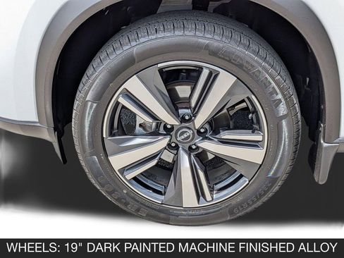 Used 2024 Nissan Rogue SL w/ SL Premium Package FWD image 11