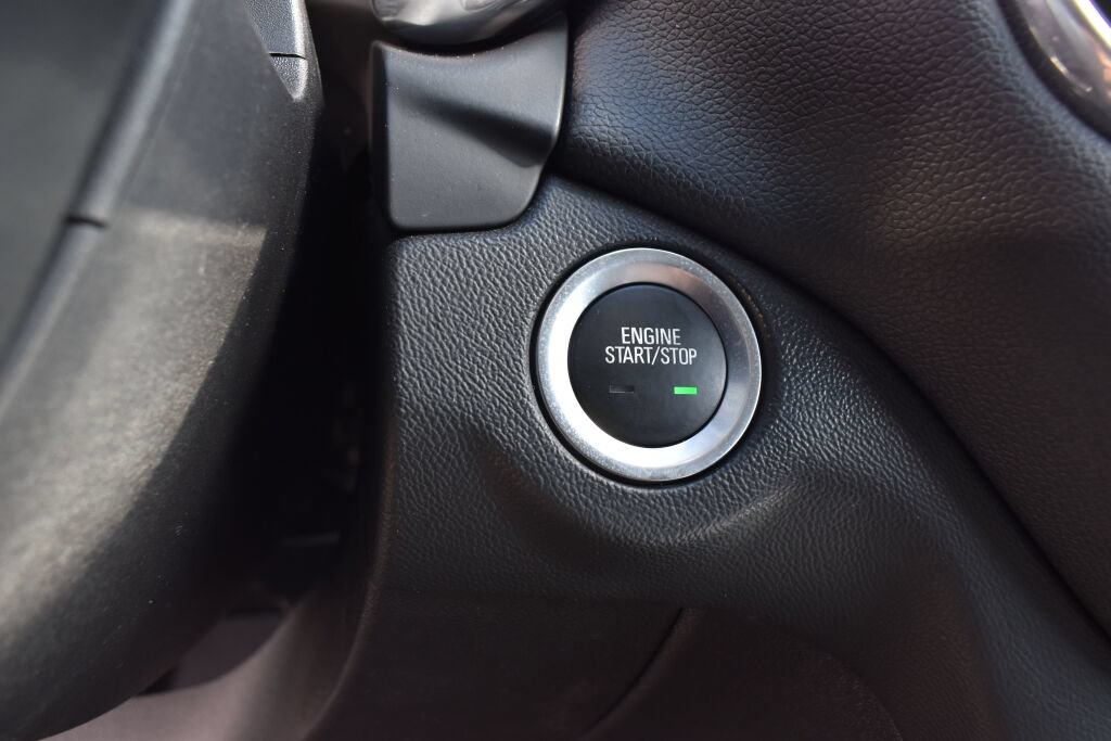 Used 2018 Chevrolet Equinox LT FWD image 14