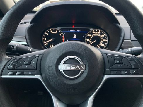 Used 2025 Nissan Altima 2.5 SV FWD image 17