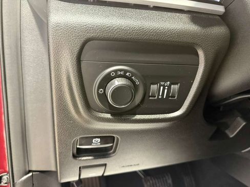 Used 2023 Jeep Grand Cherokee L Laredo image 19