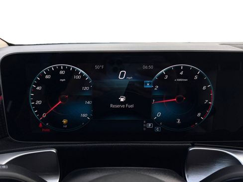 Used 2021 Mercedes-Benz GLB 250 4MATIC image 11