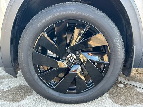 Certified 2024 Volkswagen Atlas Cross Sport SE AWD/4WD image 34