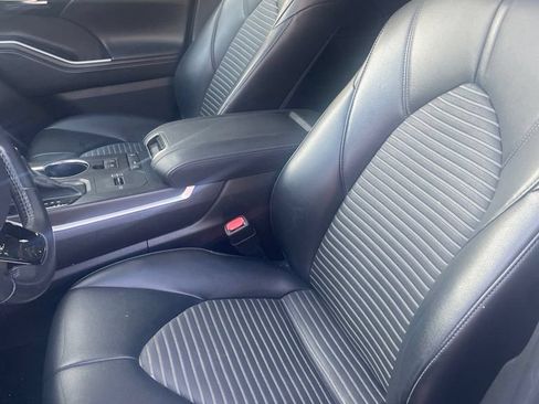 Used 2021 Toyota Highlander XSE FWD image 13