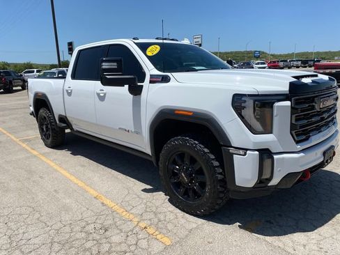 Used 2024 GMC Sierra 2500 AT4 w/ AT4 Premium Plus Package AWD/4WD image 8