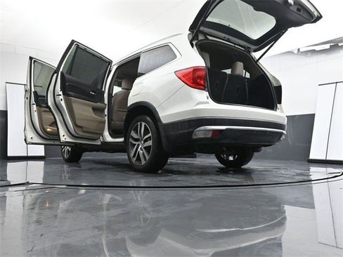 Used 2017 Honda Pilot Touring image 43