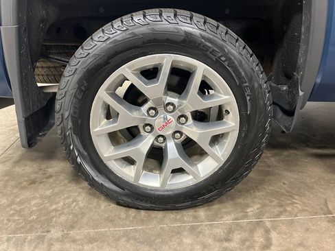 Used 2018 GMC Sierra 1500 SLT w/ SLT Premium Package AWD/4WD image 11