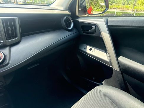 Used 2017 Toyota RAV4 LE FWD image 17