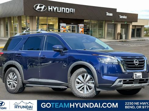 Used 2022 Nissan Pathfinder SL w/ Cargo Package FWD image 1