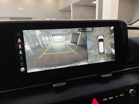 Used 2023 Kia Carnival SX image 30