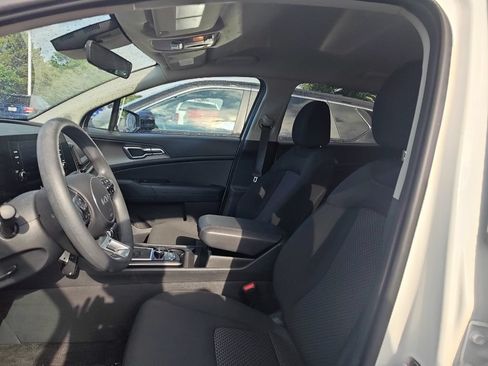 Used 2025 Kia Sportage LX FWD image 6