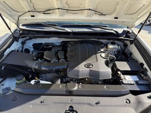 Used 2011 Toyota 4Runner SR5 w/ Convenience Pkg image 21