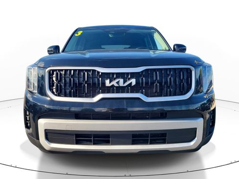 Used 2023 Kia Telluride LX FWD image 2