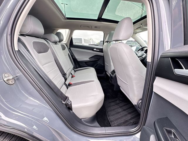 Used 2023 Volkswagen Taos SE w/ Panoramic Sunroof Package FWD image 27