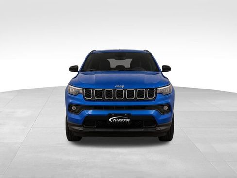 Used 2024 Jeep Compass Latitude AWD/4WD image 2