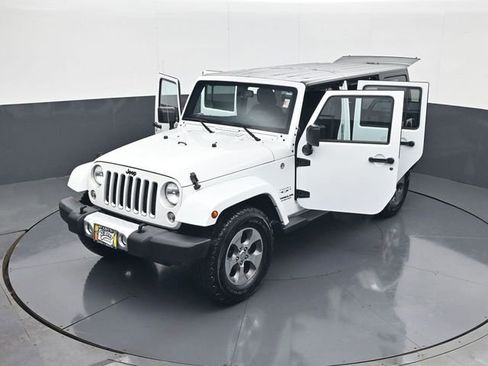 Used 2016 Jeep Wrangler Unlimited Sahara AWD/4WD image 30