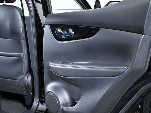 Used 2022 Nissan Rogue Sport SL image 30