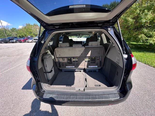 Used 2017 Toyota Sienna LE w/ Cargo Management Package FWD image 10