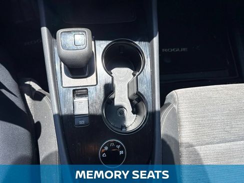 Used 2022 Nissan Rogue SV AWD/4WD image 8