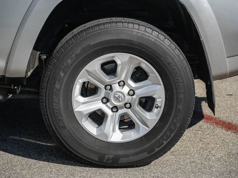 Used 2018 Toyota 4Runner SR5 RWD image 10