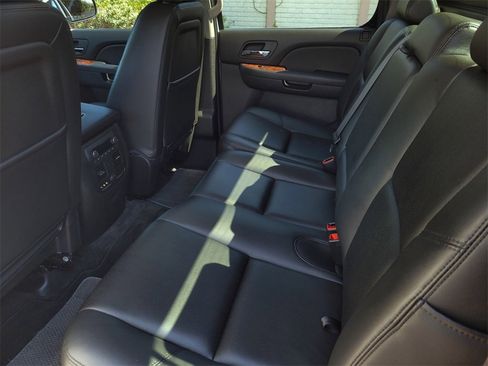 Used 2013 Chevrolet Avalanche LTZ image 15