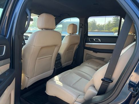 Used 2017 Ford Explorer XLT w/ Equipment Group 202A FWD image 4