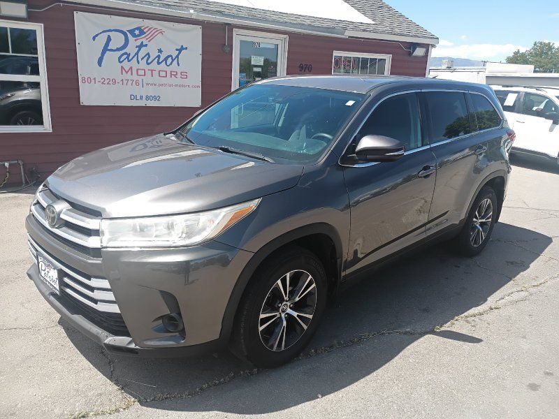 Used 2019 Toyota Highlander LE AWD/4WD image 2