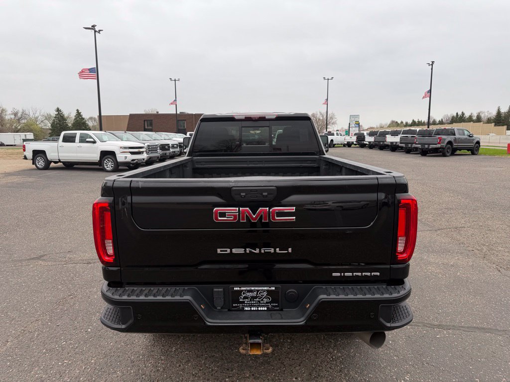 Used 2022 GMC Sierra 2500 Denali w/ Denali Black Diamond Edition AWD/4WD image 6