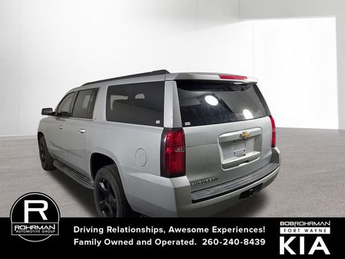 Used 2018 Chevrolet Suburban LT image 9