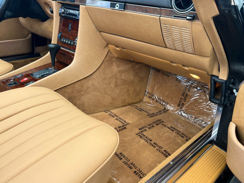 Used 1988 Mercedes-Benz 560 SL image 25