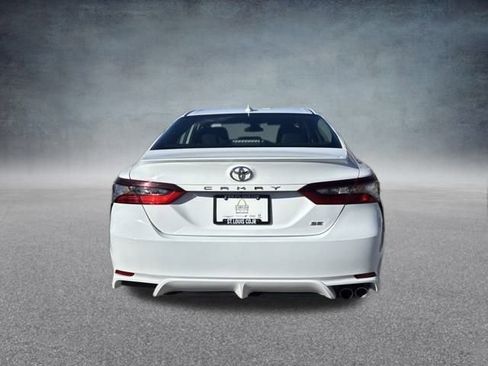 Used 2024 Toyota Camry SE image 5