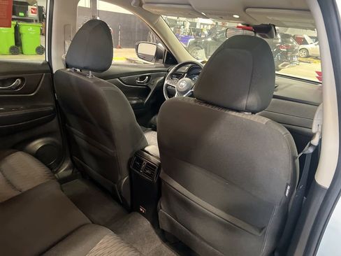 Certified 2020 Nissan Rogue SV w/ Sun & Sound Touring Package image 18